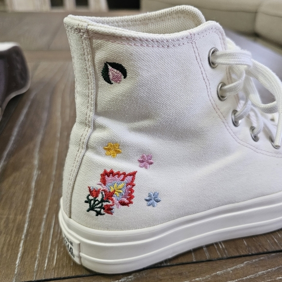 Converse Chuck Taylor All Star Lift Platform Floral Embroidery, Womens size 8.5 - Picture 5 of 14